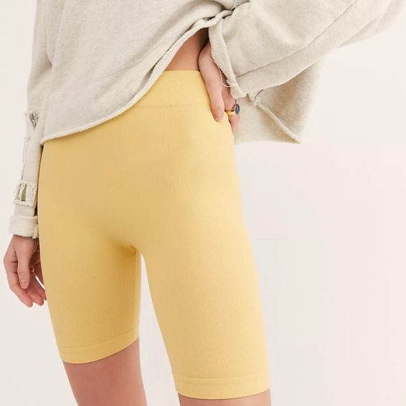 Free people Seamless Rib Bike Short in mellow yellow - Picture 2 of 3